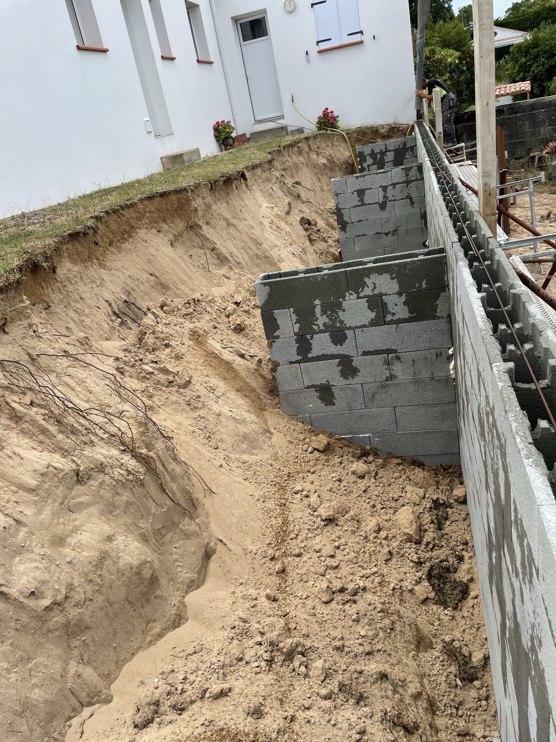 Démolition et reconstruction d’un mur de soutènement 